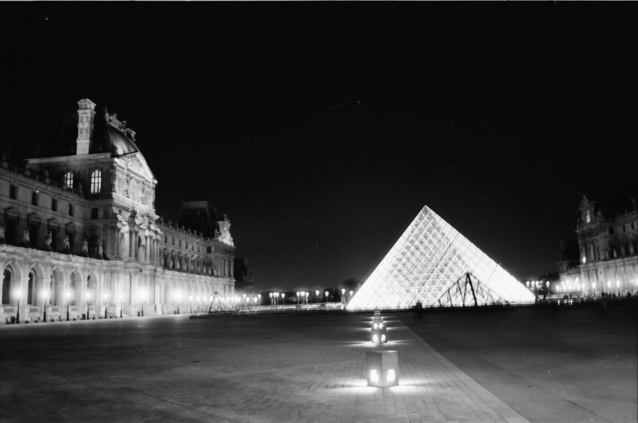 Louvre de nuit